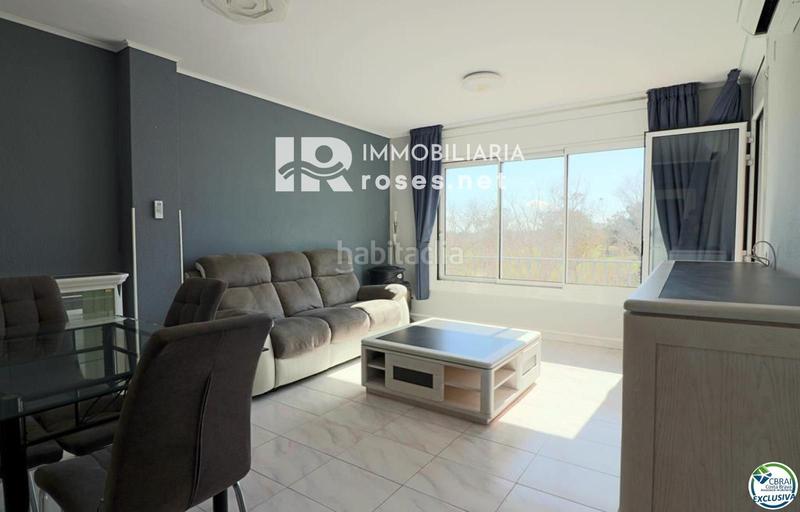 Foto a8ccaf89-21f2-421b-ba86-f758d24775ae. Piso acogedor apartamento con vistas despejadas en una zona tranquila en Empuriabrava