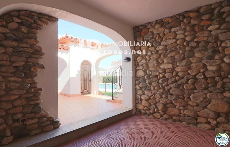 Foto f4128779-7f6d-4ebd-8ffd-037006b6a440. Piso acogedor apartamento con vistas despejadas en una zona tranquila en Empuriabrava