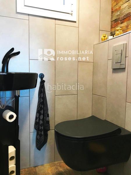 Foto aae967e1-5400-469a-aa4b-91a06e6f6118. Piso ático totalmente reformado en venta en el centro , cerca de la playa en Roses