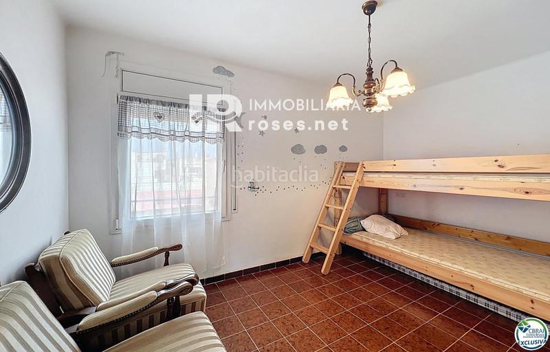 Foto 25e0f810-9ccc-43f6-ac57-dabdce5fac2f. Piso en venta apartamento con vistas al mar en el centro con terraza en la azotea y dependencia acondicionada en Roses