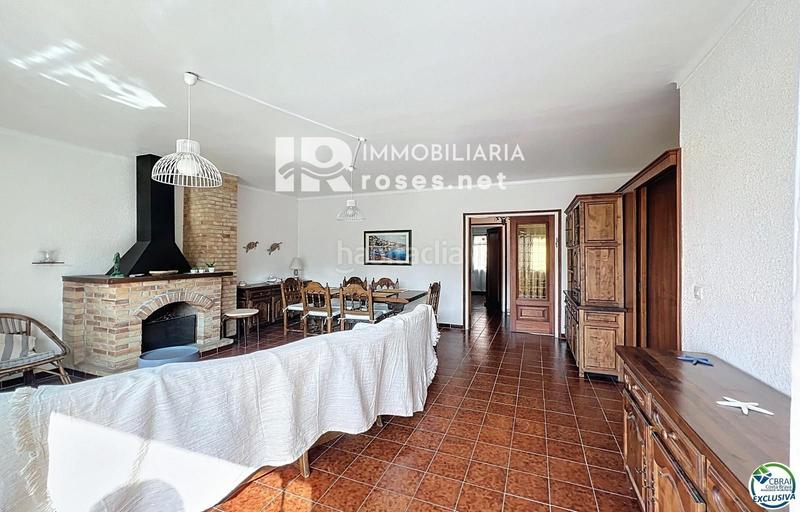 Foto 72e38bd3-ba4e-42cf-8238-75743ba9a19b. Piso en venta apartamento con vistas al mar en el centro con terraza en la azotea y dependencia acondicionada en Roses