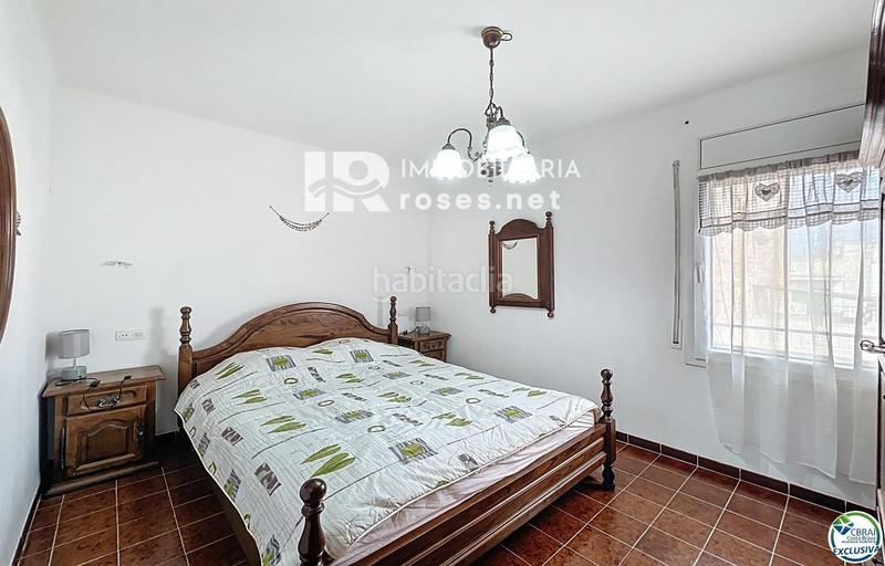 Foto 85a17991-b2b6-43e4-9cf7-9d9b46b32fe1. Piso en venta apartamento con vistas al mar en el centro con terraza en la azotea y dependencia acondicionada en Roses