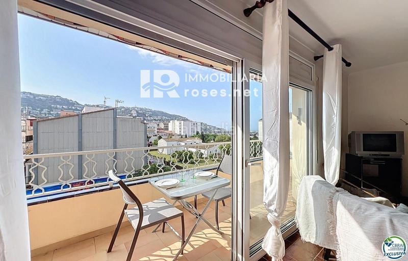 Foto bb9b35de-edd3-49e5-a3f3-e77d2f8ee0af. Piso en venta apartamento con vistas al mar en el centro con terraza en la azotea y dependencia acondicionada en Roses