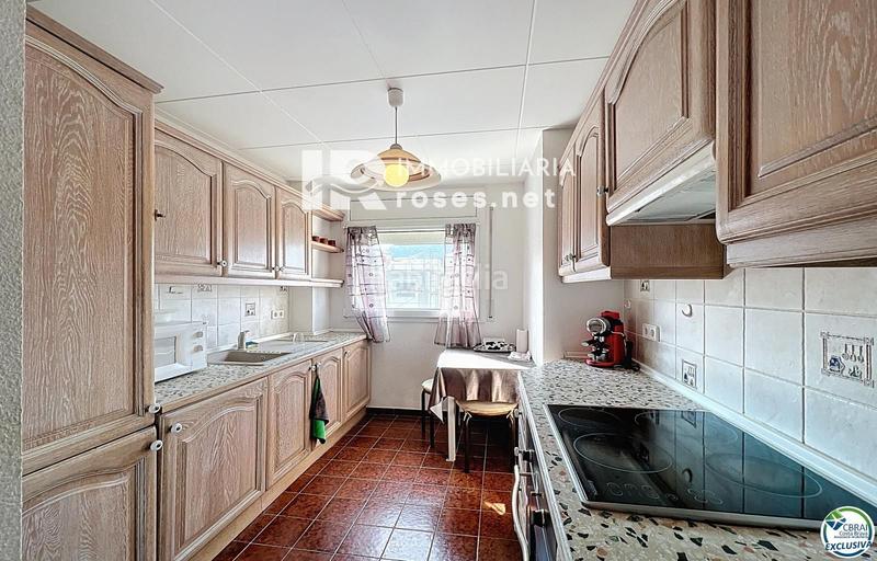 Foto c1cb9d1e-2863-423b-95e5-b289b99e3628. Piso en venta apartamento con vistas al mar en el centro con terraza en la azotea y dependencia acondicionada en Roses