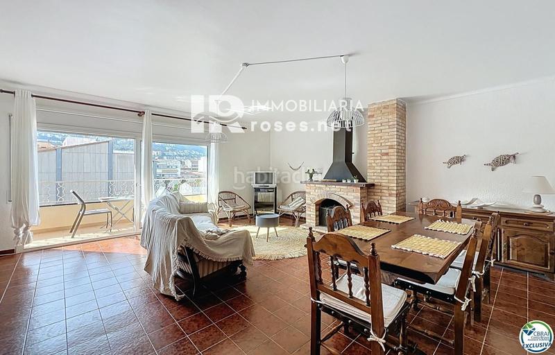 Foto fc01080c-3e8a-4719-a2c2-c44c0e642b28. Piso en venta apartamento con vistas al mar en el centro con terraza en la azotea y dependencia acondicionada en Roses