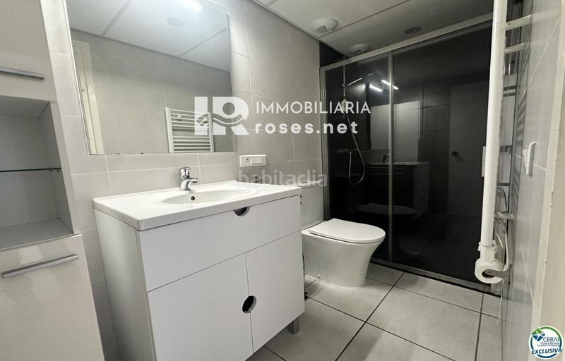 Foto 25d49571-202e-4ee4-a591-ecb5888490da. Piso apartamento reformado con amarre privado en el puerto de banyuls, en Empuriabrava