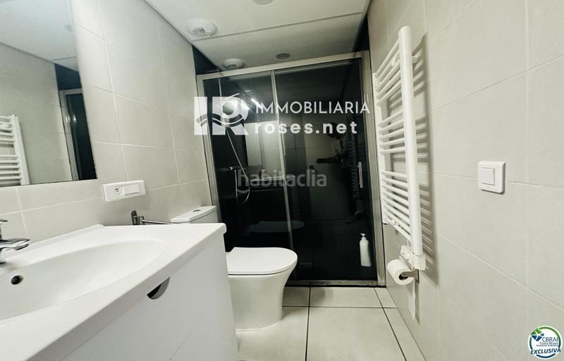 Foto d8421c9b-df32-48f7-b116-962158ae6a3c. Piso apartamento reformado con amarre privado en el puerto de banyuls, en Empuriabrava