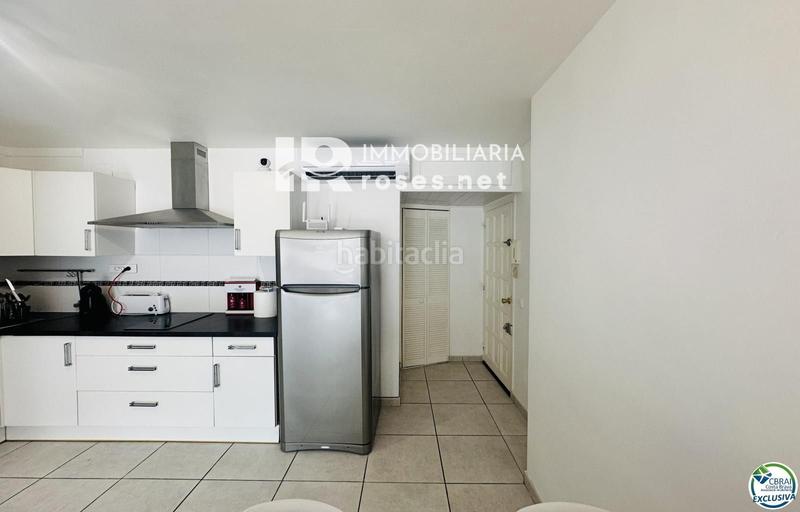 Foto e2856ab7-2fdc-49ee-a967-eaf400723442. Piso apartamento reformado con amarre privado en el puerto de banyuls, en Empuriabrava
