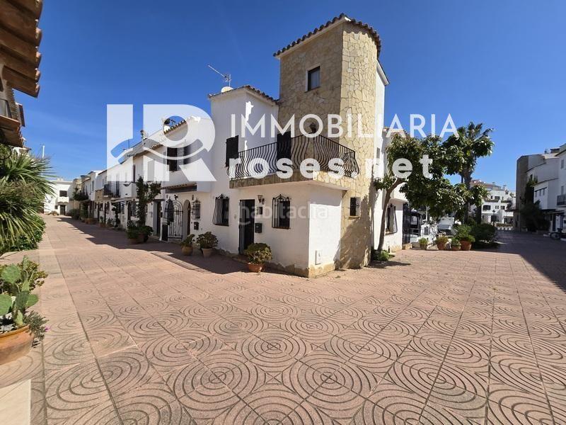 Foto 668a66bc-64b4-4b66-a471-49d02046bd50. Casa amb calefacció aparcament a Port Grec - Port Moxó Empuriabrava