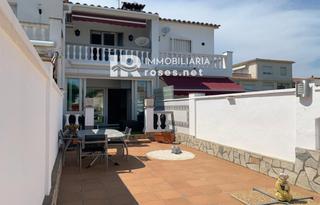 Casa  Empuries c. Casa de pescadores con amarre y garaje cerrado en empuriabrava