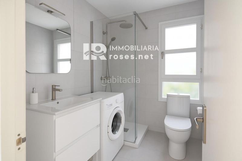 Foto 4bd95e36-8cf3-4685-be6f-a97fdf1b097d. Piso apartamento situado en la urbanización mas oliva, . en Roses