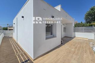 Maison  Riera l'almadrava. Casa totalmente reformada en agradable urbanización de roses.