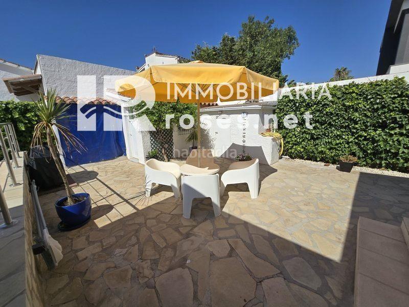 Foto 6e33657c-e4ef-4e7f-ab51-e58b110a51da. Casa amb calefacció aparcament piscina a Carlit - Montseny Empuriabrava
