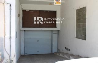 Autoparkplatz  Gran via. Plaza de parking en centro de roses gran via