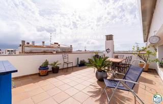 Flat  Del almirallf gravina. Dplex en venta en  roses  centro.