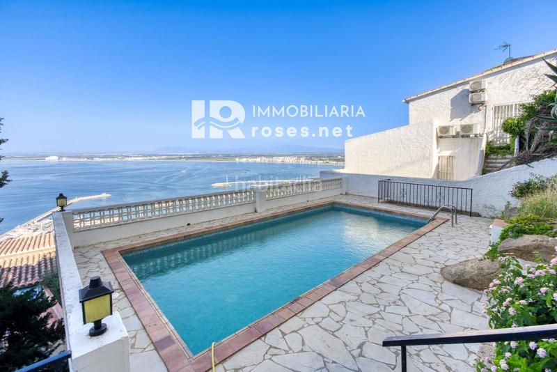 Foto dbd2fb8f-7991-41cb-83a5-b36167fb194e. Pis amb calefacció piscina a Puig Rom-Canyelles-Almadrava Roses