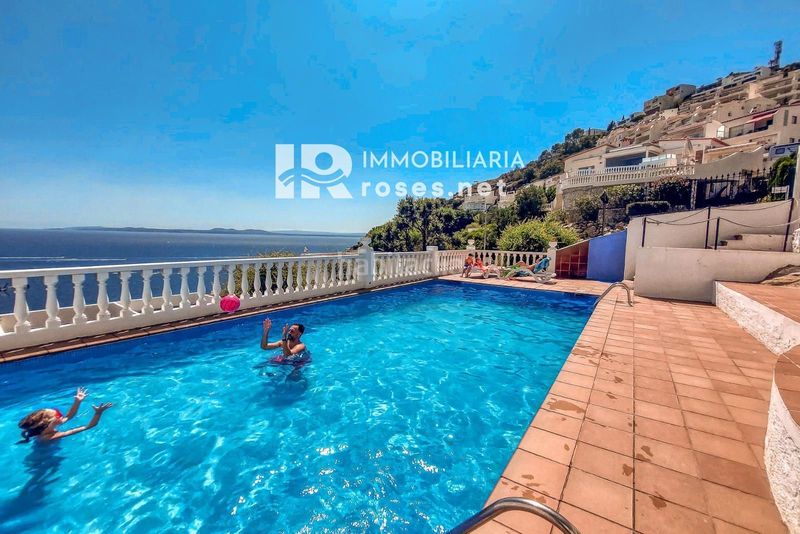 Foto bc9d3033-fa42-4286-951f-a3c77d3d66c0. Casa amb calefacció aparcament piscina a Puig Rom-Canyelles-Almadrava Roses