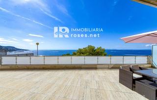 Piso  6065 immo barneda. Excepcional en roses. apartamento de alto standing en primera li