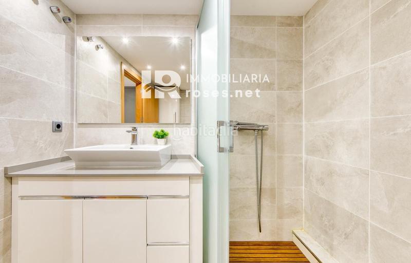 Foto 041315df-5f6c-4fad-bfab-0b528b9f5bb9. Piso excepcional . apartamento de alto standing en primera linea de mar en canyelles en Roses