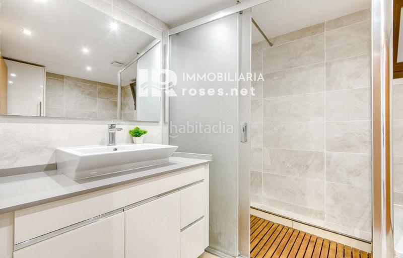 Foto 63d9a668-214b-4b3d-9db1-c03d46a85478. Piso excepcional . apartamento de alto standing en primera linea de mar en canyelles en Roses