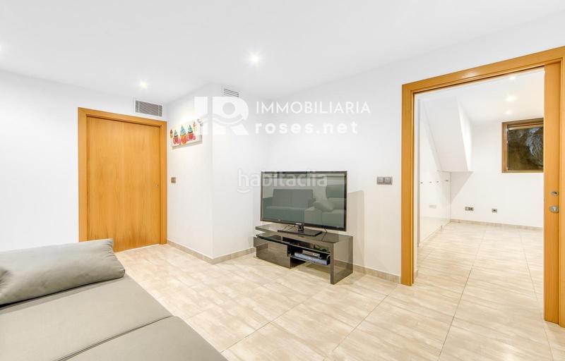 Foto 6a3aeaa4-919a-4b86-bdba-70cfb276d9c8. Piso excepcional . apartamento de alto standing en primera linea de mar en canyelles en Roses