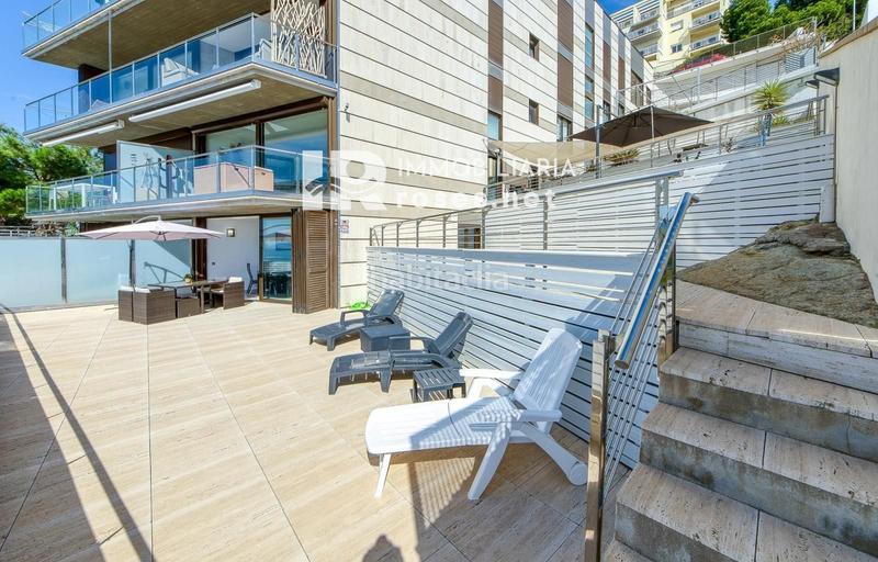 Foto 848d90e6-3e68-40f2-8d34-c05558b92c6a. Piso excepcional . apartamento de alto standing en primera linea de mar en canyelles en Roses