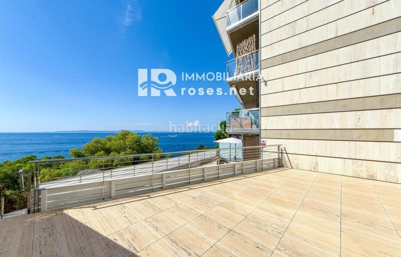 Foto 87153c88-cd1c-4ff8-8f36-c479a5c223a8. Piso excepcional . apartamento de alto standing en primera linea de mar en canyelles en Roses