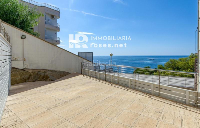 Foto 91ac4932-a18e-4735-a08a-f0392f2d6a61. Piso excepcional . apartamento de alto standing en primera linea de mar en canyelles en Roses