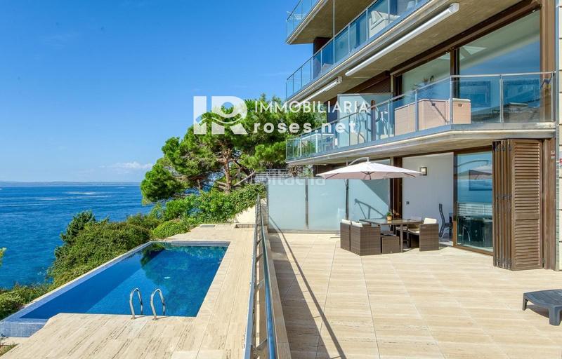 Foto d9461d58-7a82-4d5b-b7d3-61b9860d40e8. Piso excepcional . apartamento de alto standing en primera linea de mar en canyelles en Roses