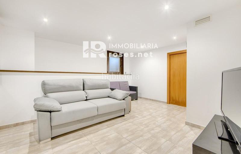 Foto f8b26bc0-a3f5-4de2-9a4a-81bc47d9457b. Piso excepcional . apartamento de alto standing en primera linea de mar en canyelles en Roses