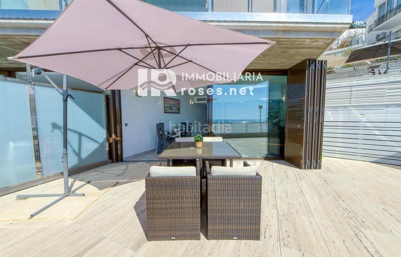 Foto ff406c98-2db8-4985-acd6-331c81cca627. Piso excepcional . apartamento de alto standing en primera linea de mar en canyelles en Roses