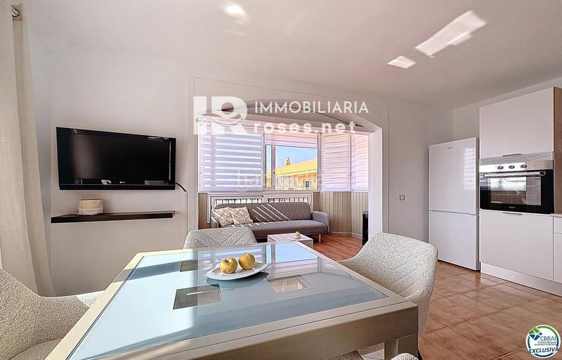 Foto 4c2b60b8-ab35-4d4a-a7b6-39dbba96c431. Piso en venta amplio estudio renovado con dormitorio independiente santa margarita en Roses