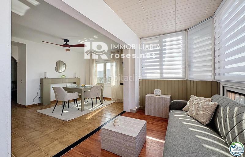 Foto e8e57ff9-08e8-4215-bfab-d8e8939a0fbc. Piso en venta amplio estudio renovado con dormitorio independiente santa margarita en Roses