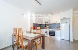 Pis  Port empordà. Bonito apartamento en perfecto estado con solárium, plaza de apa