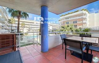 Piso  Del port canigo. Apartamento renovado con terraza, piscina y licencia turística e