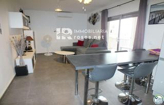 Pis  De la punta del mig. Santa margarita roses  3 habitaciónes  70 m2