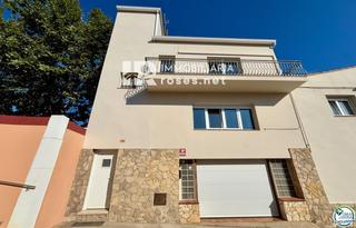 Haus  Angel guimera. Gran casa de 4 habitaciones con garaje en torroella de montgrí.