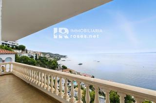 Appartement  Joan margarit. Puig rom roses apartamento con amplia terraza y espectaculares v