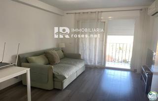 Apartamento  Delta muga. Estudio reformado a 100 m de la playa en empuriabrava  listo par