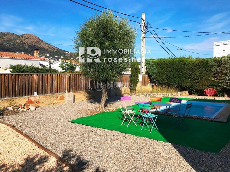 Foto e9f30318-ccba-4956-b779-1861cdf08d03. Maison avec piscine dans Nord Roses