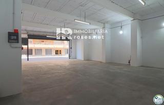 Geschäftsraum  Salvador dali. Local en calle principal de 116 m2 en el centro de figueres