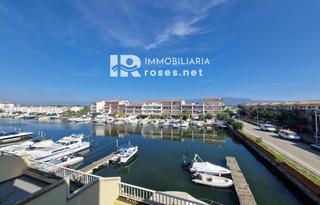 Appartement  Port empordà. Apartamento en empuriabrava con vistas al puerto y amarre privad
