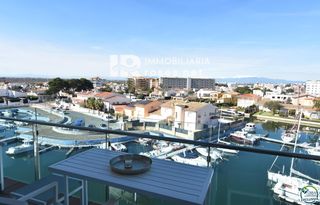 Flat  Del cap de la gola. Encantador apartamento con licencia turística y vistas al canal