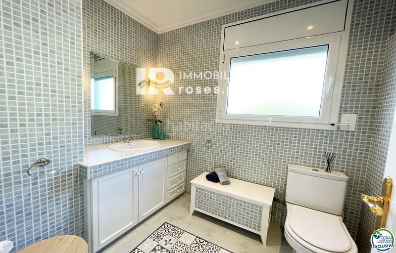 Foto 369b0afb-6e09-479d-9996-25292346f0d8. Casa amb calefacció aparcament piscina a Nord Roses