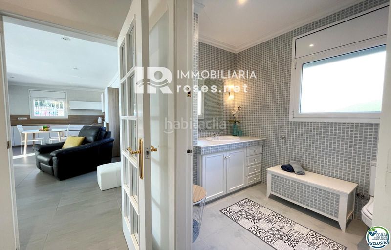 Foto 53532b53-a6ba-43a2-9f7b-d55a7a5f0624. Casa amb calefacció aparcament piscina a Nord Roses