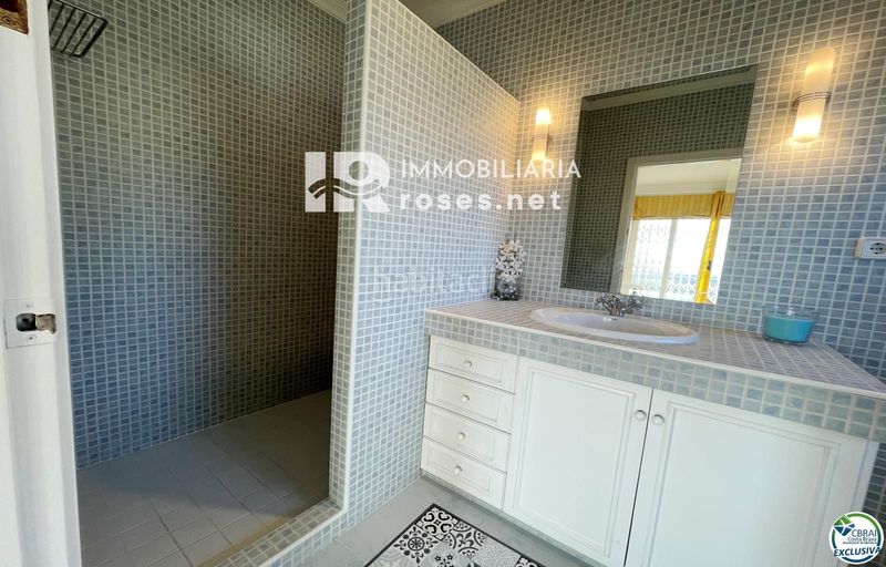 Foto 9e58ea27-19fb-469f-a3fb-822efc5dc20a. Casa amb calefacció aparcament piscina a Nord Roses