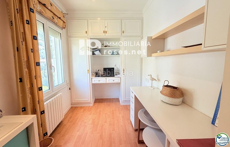 Foto f219a9a6-6b78-49aa-87e2-84126b40a123. Casa amb calefacció aparcament piscina a Nord Roses