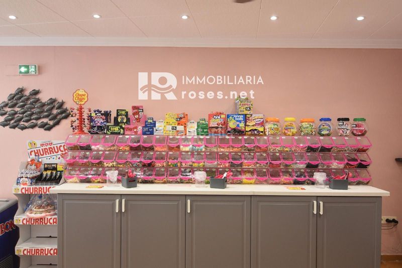 Foto 0e90fdaa-1094-4887-ad4a-ec8c057edbcd. Traspàs local comercial a Centre Roses