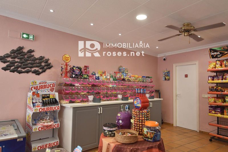 Foto 2fa23c6a-455d-4fda-a56e-1b6a26c84aa1. Traspàs local comercial a Centre Roses