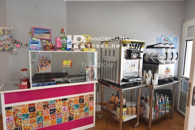 Foto 4dd367cb-ac1a-40ac-8633-89fc6959730d. Traspàs local comercial a Centre Roses